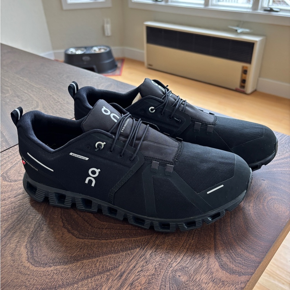 On Running Men's Black Cloud 5 Waterproof sneakers